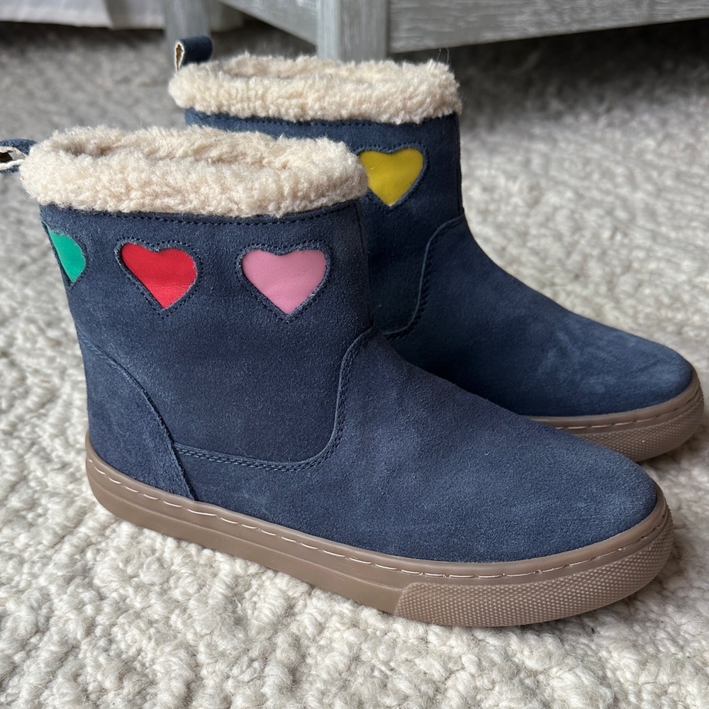 Mini Boden Navy Kids Boots. Warm faux fur lining w.Heart Accents. EUC never worn